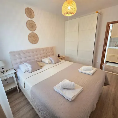 Laganini 2 - 50 M From The Sea Apartment