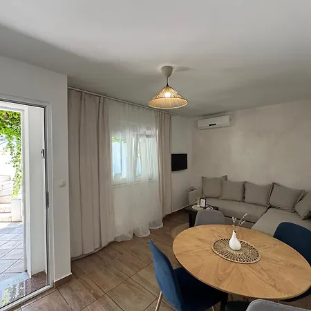 Laganini 2 - 50 M From The Sea Apartman Split